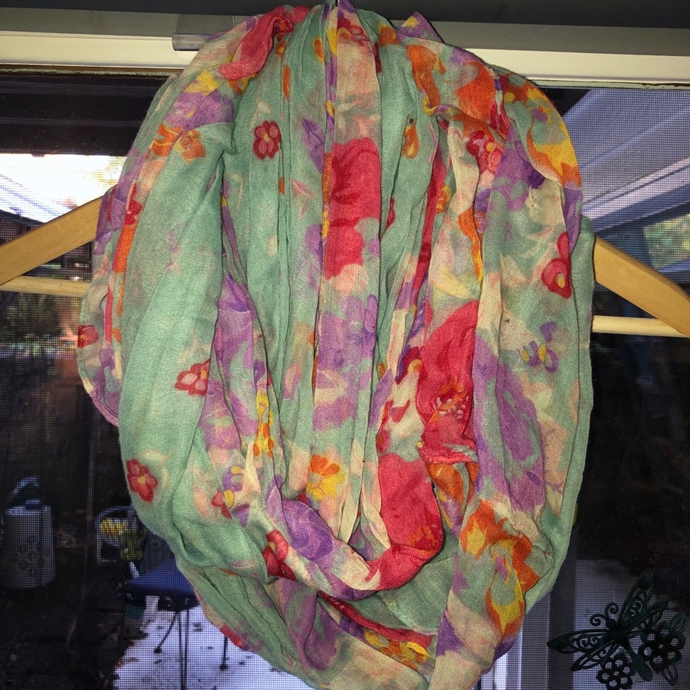 Beautiful Infinity Scarf - Picture 2 of 3